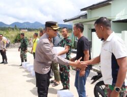 Kapolres Bener Meriah Salurkan Bantuan Sosial Pasca Bencana Alam Angin Puting Beliung Di Kecamatan Wih Pesam