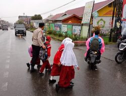 Strong Point, Personel Polres dan Polsek Jajaran Lakukan Pengaturan Arus Lalu Lintas