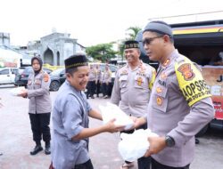 Kapolres Bener Meriah Gelar Kegiatan Jumat Bersih (Berbagi Kasih) Di Masjid Al Muttaqin, Kecamatan Wih Pesam,