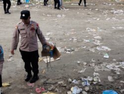 Wujud Kepedulian yang tinggi Terhadap Kebersihan Lingkugan Personil Polres Bener Meriah Turut Andil Membersikan Sampah.