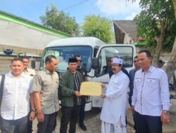 HRD Serahkan Bantuan Empat Unit Bus Sekolah ke Pesantren.