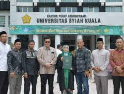 Hadiri Wisuda, Pj Bupati Bener Meriah bangga jamaah Masjid antarkan Siti Aisyah menjadi Sarjana.