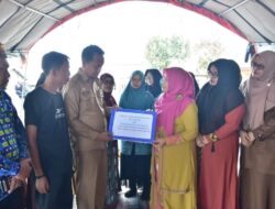 Peduli Sesama, TP-PKK Kabupaten dan Kecamatan Bener Meriah dan GOW Berikan Bantuan Untuk Korban Kebakaran.