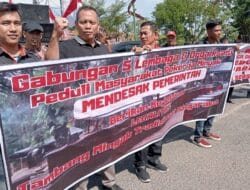 Ratusan Warga Muba Gelar Aksi Tuntut Legalitas Tambang dan Penyulingan Minyak Tradisional