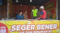 Babinsa Turun Ke Masyarakat, Himbau Jaga Kebersihan Lingkungan Desa