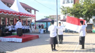 Pj Sekda Jufrizal, S.Sos., M.Si., Mewakili Pj Bupati Pimpin Upacara Peringatan Hari Santri Nasional